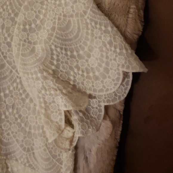 ANN TAYLOR-LOFT cream lace top - Picture 3 of 4